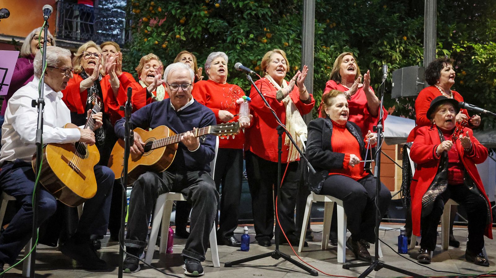 Los mayores de Jerez cantan a la Navidad