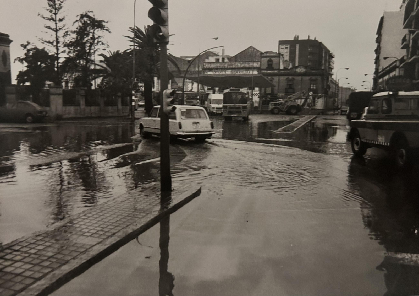 Avenida de Italia llena de agua en 1996.