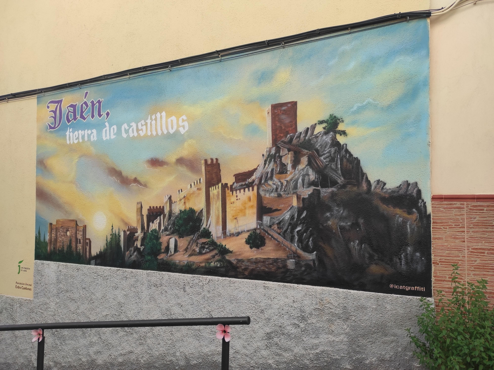 La provincia de Jaén cuenta con más de 100 castillos y fortalezas. La provincia de Jaén cuenta con más de 100 castillos y fortalezas.