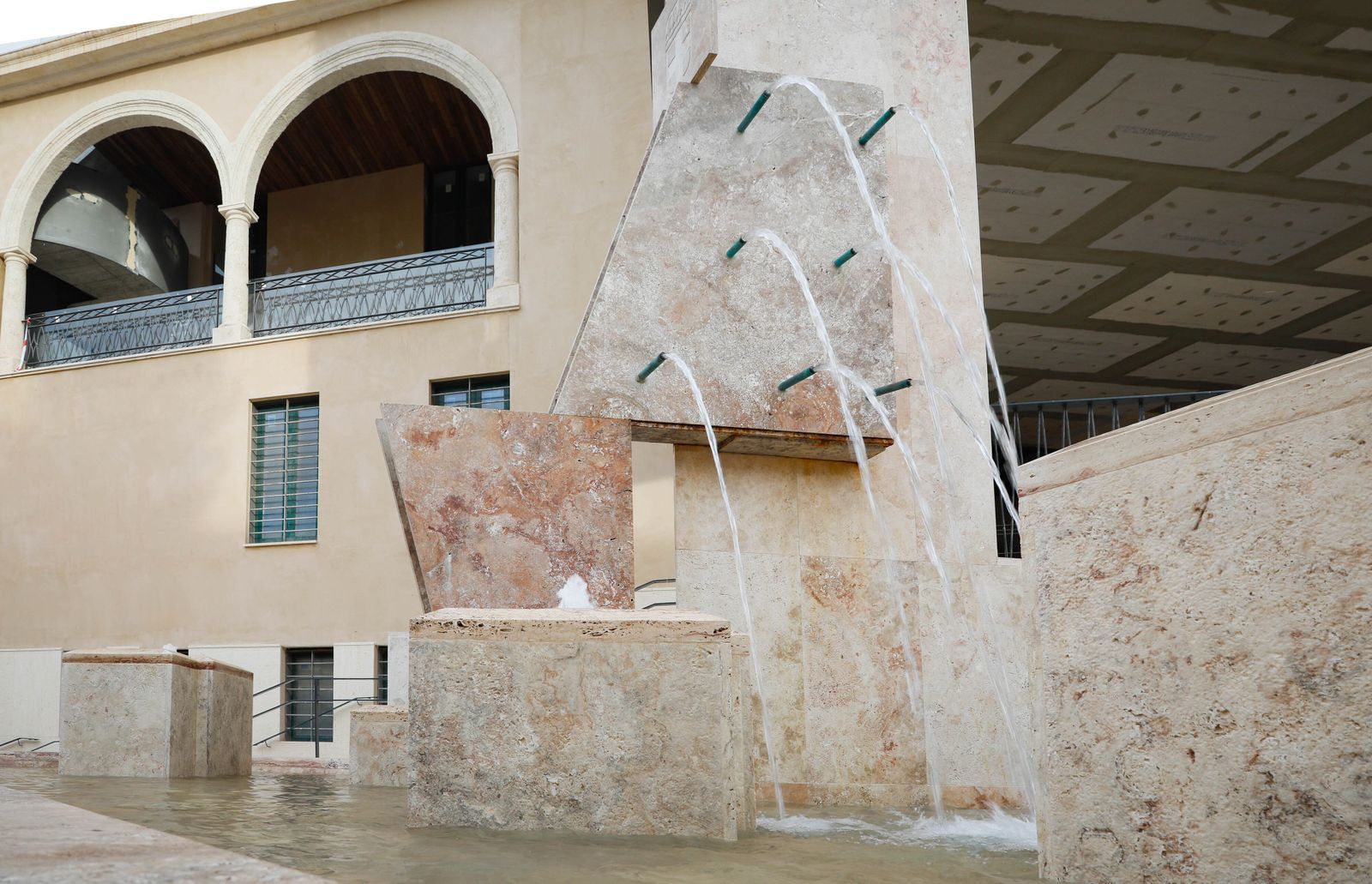 La nueva fuente que comparten la Plaza de la Administración Vieja y la Plaza de la Constitución.