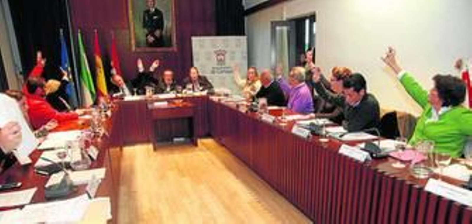 Momento de la votación del contrato del servicio de aguas, ayer.