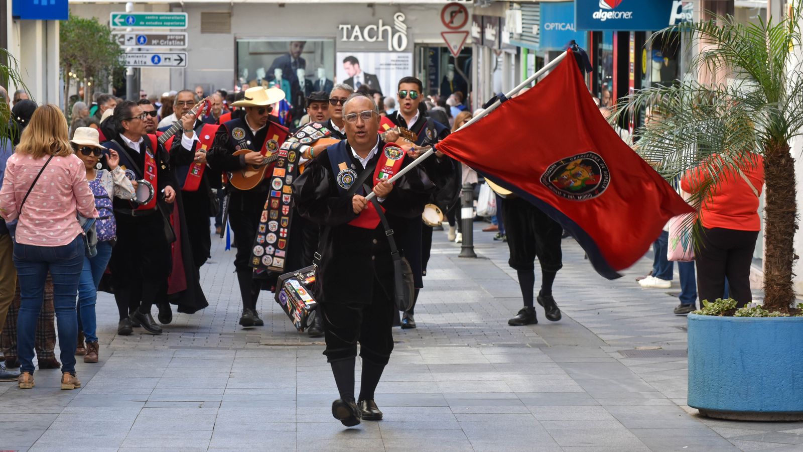 Fotos del pasacalles del X Certamen Internacional de Tunas Ciudad de Algeciras