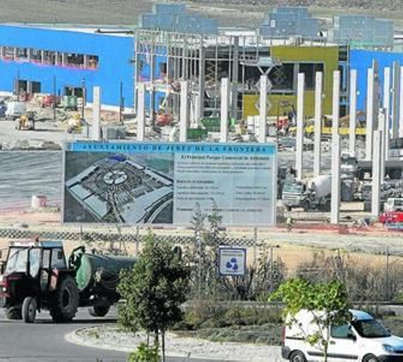 La actividad ya es frenética en Ikea y su parque comercial, donde ya se levantan las primeras superficies.