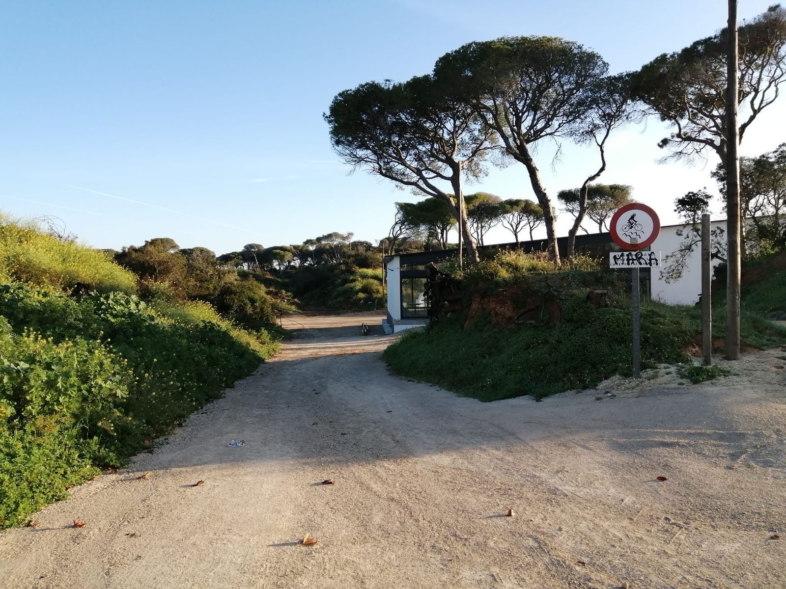 Acceso al Patio del Pozo de Las Canteras