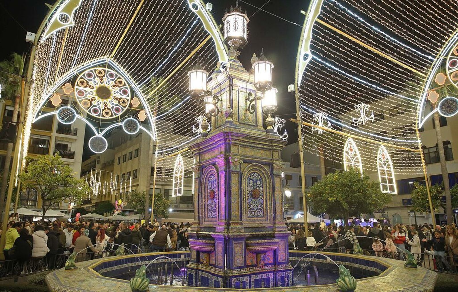 Alumbrado navideño de la Plaza Alta de Algeciras.