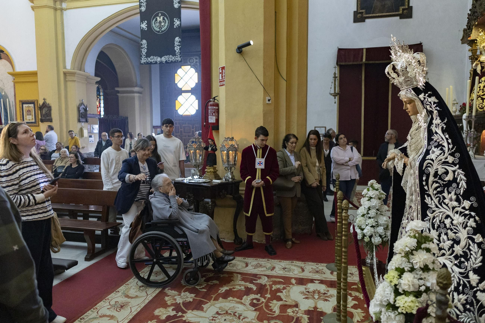 Imágenes del pregón de Semana Santa y besamanos en San Fernando el Domingo de Pasión