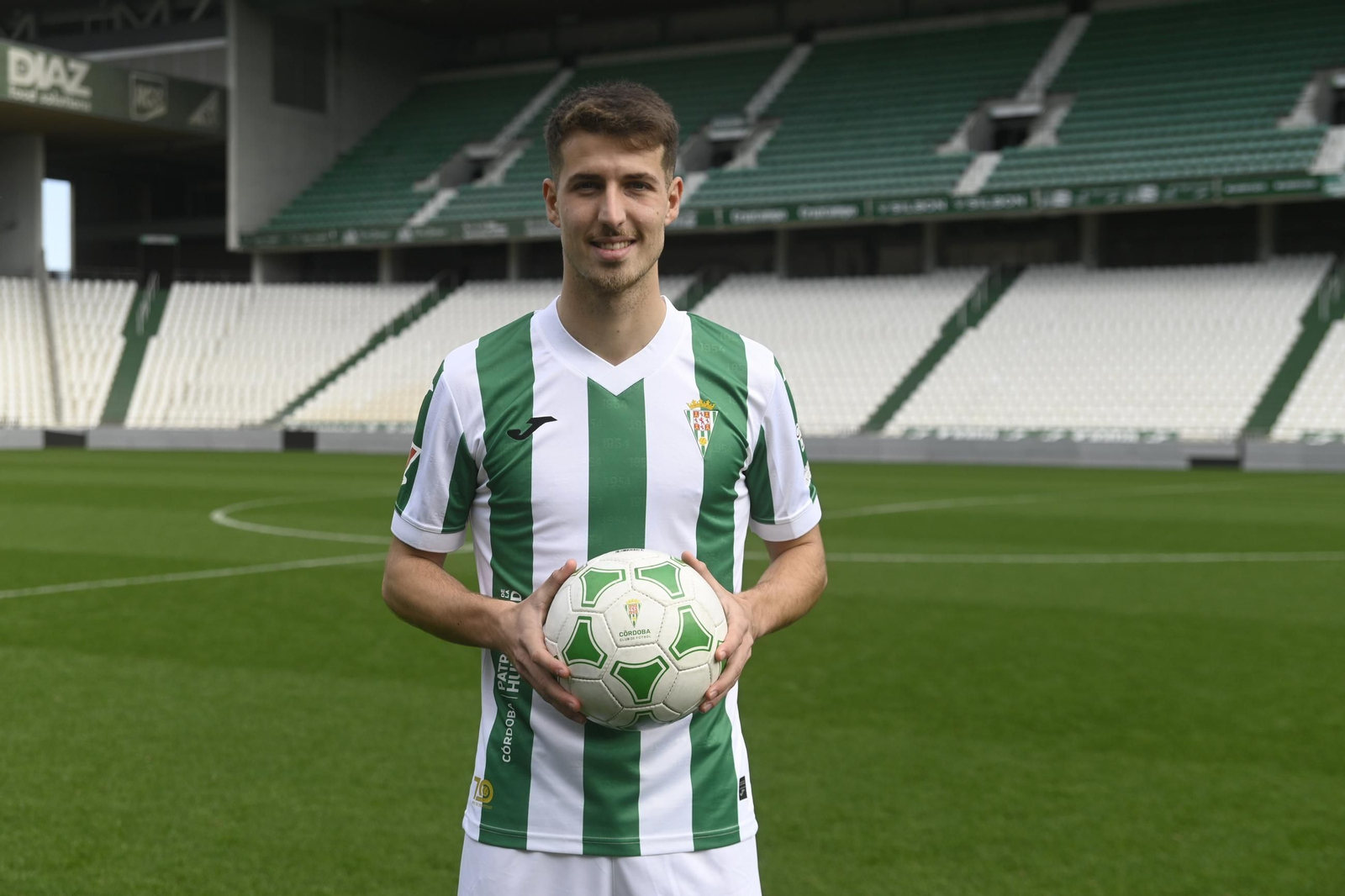 Las mejores fotos de la presentación de Corbo, Pedro Ortiz y Rubén Alves como nuevos jugadores del Córdoba CF
