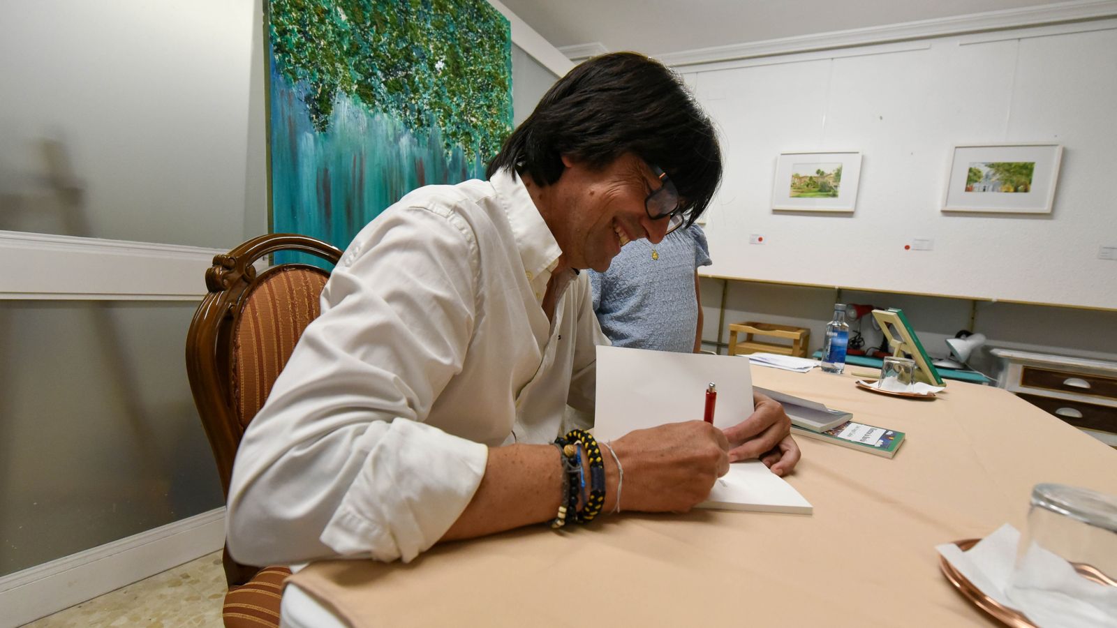 Fotos de la presentación del libro 'Mientras la lluvia' de Jóse Ángel Cadelo