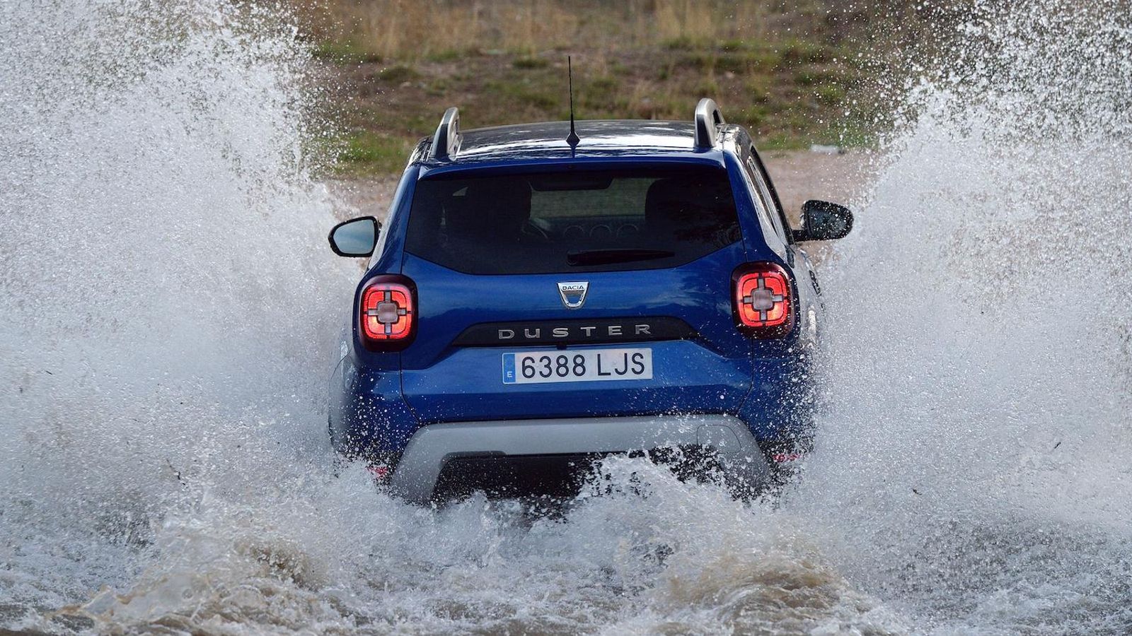 No existe la posibilidad de ligar este motor con la tracción total. Sin embargo, por recorrido y ajustes de suspensiones o altura libre es un SUV muy apto para salir del asfalto con las ruedas adecuadas.