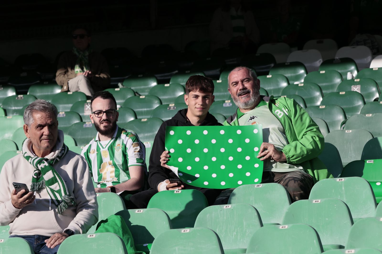 Buscáte en las gradas del Villamarín