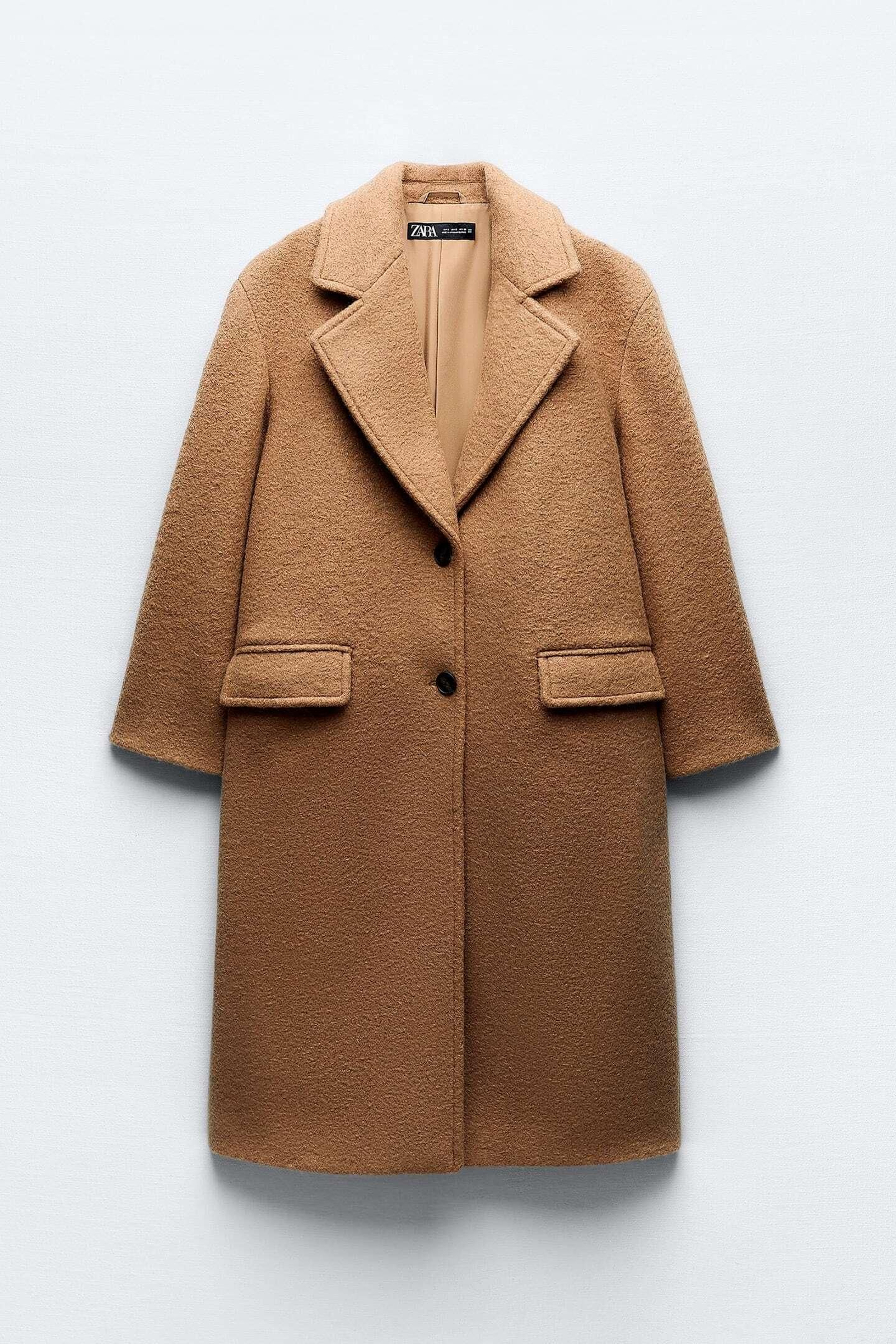 Abrigo camel de Zara.