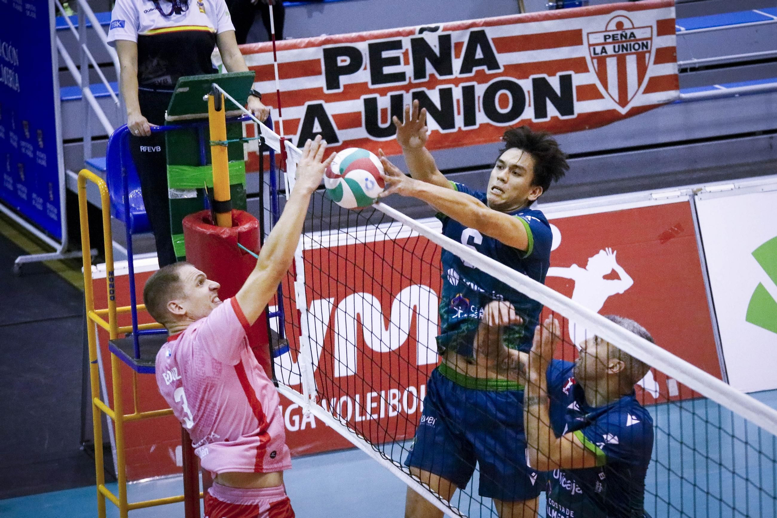 Unicaja Costa de Almería-Arenal Emeve de la Superliga, en imágenes