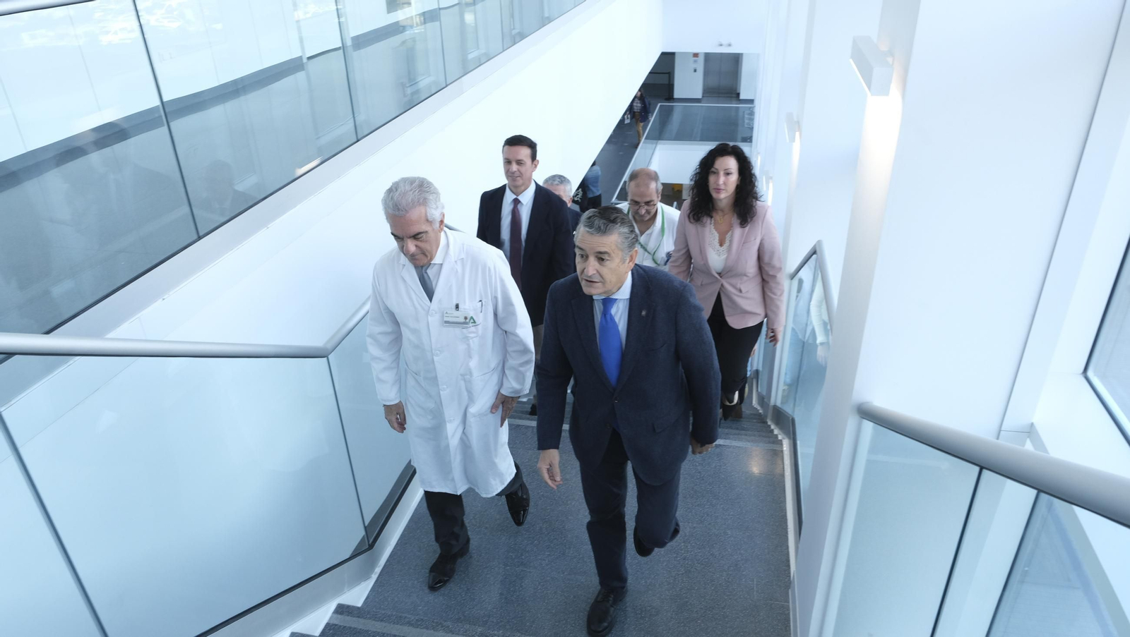 Visita del Consejero de Salud, Antonio Sanz, al nuevo edificio de consultas externas del Hospital Torrecárdenas, en imágenes