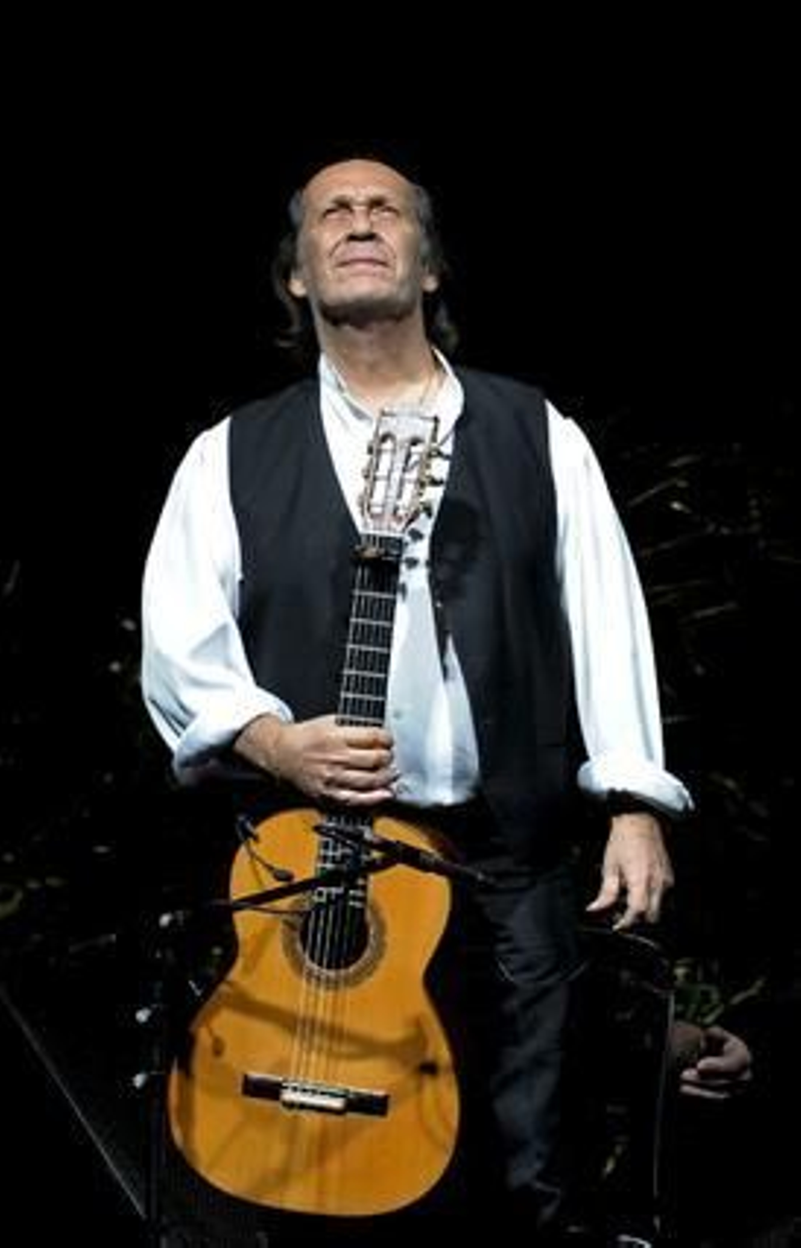 Momentos antes de  dar comienzo un concierto en el pabellón Anaitasuna de  Pamplona, en 2010. / EFE