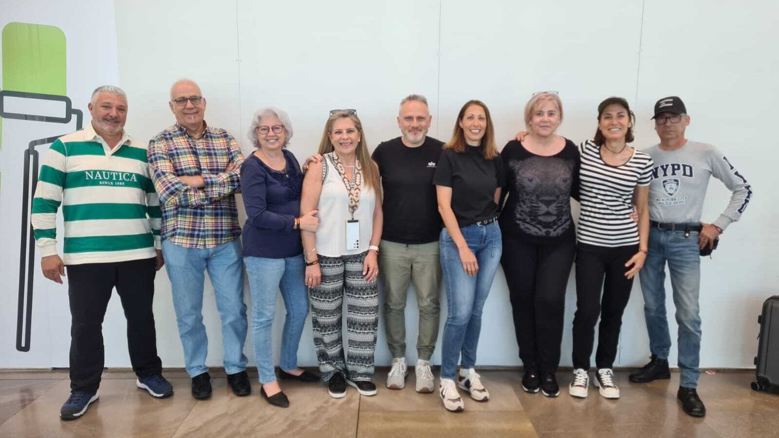 Los policías españoles, a punto de salir hacia Washington, este sábado.