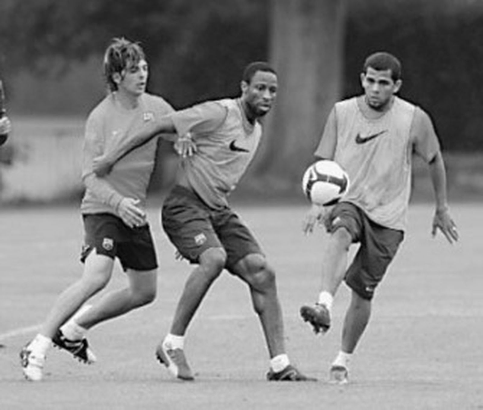 David Córcoles -izquierda- participando en un entrenamiento con el primer equipo azulgrana.