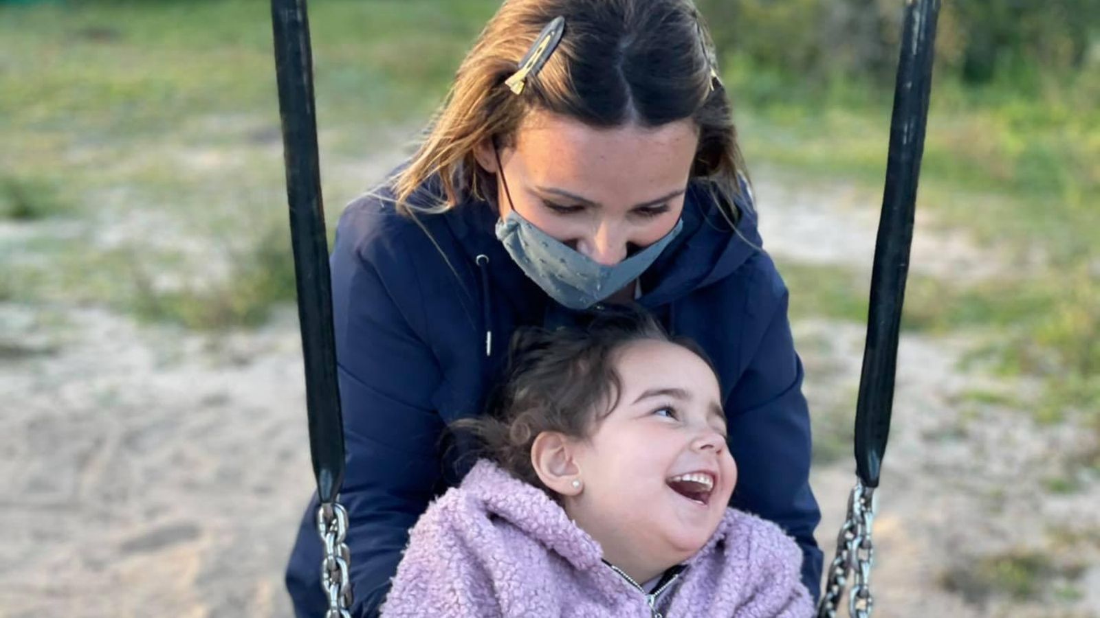 Alba Ramos con su madre, Belén