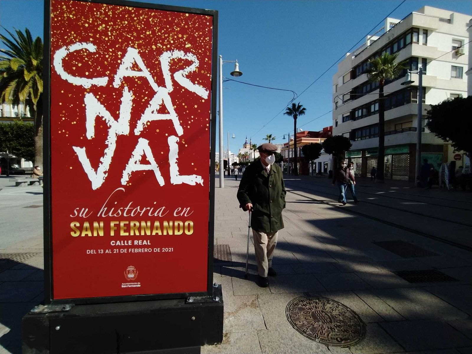 2021, el año sin Carnaval. En plena pandemia, los actos celebrados en San Fernando se limitaron a una exposición de paneles que repasaba la historia de la fiesta a lo largo de la calle Real