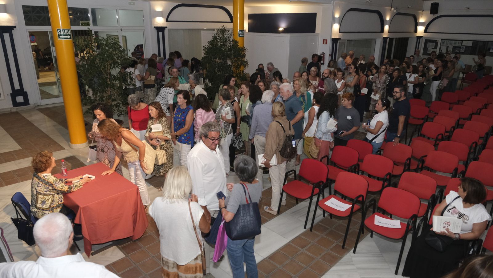 Imágenes de Diario de los Libros en Mojácar, con la escritora Julia Navarro