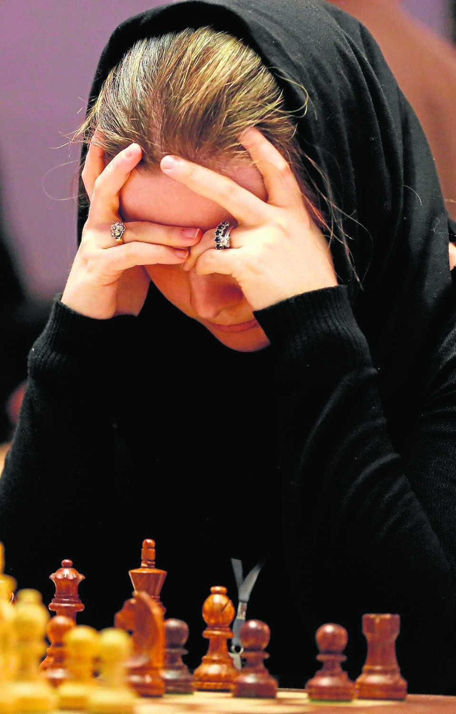 Las ajedrecistas del mundo con 'chador'