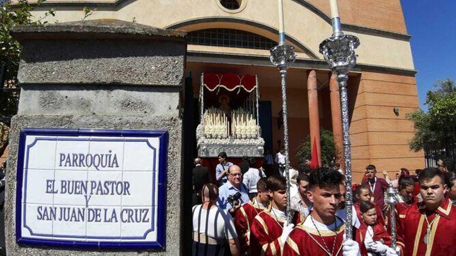 Sale la Virgen de la Divina Gracia