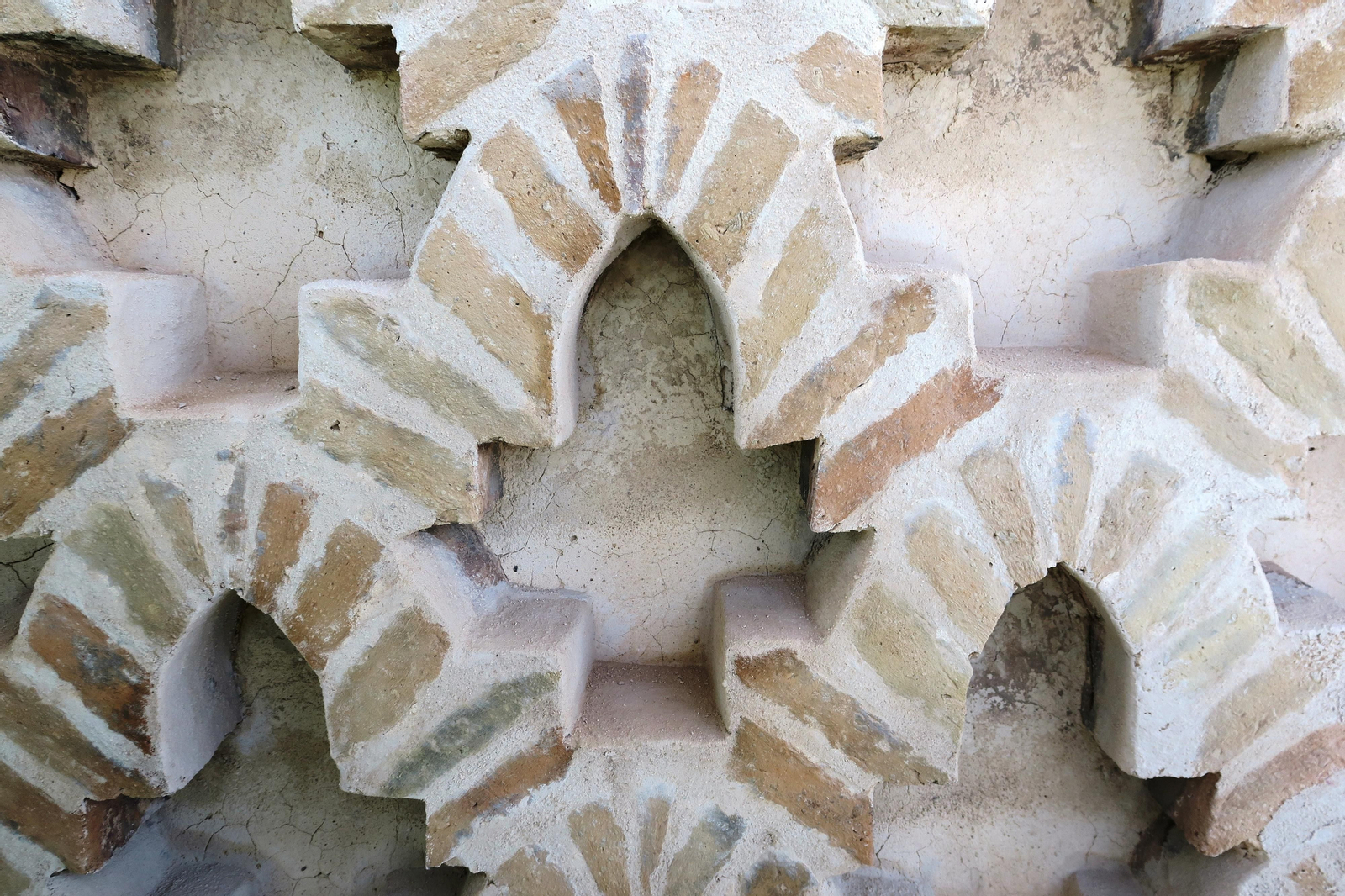 Perfección del trazado geométrico de la sebka simple y calidad excepcional de la fábrica.