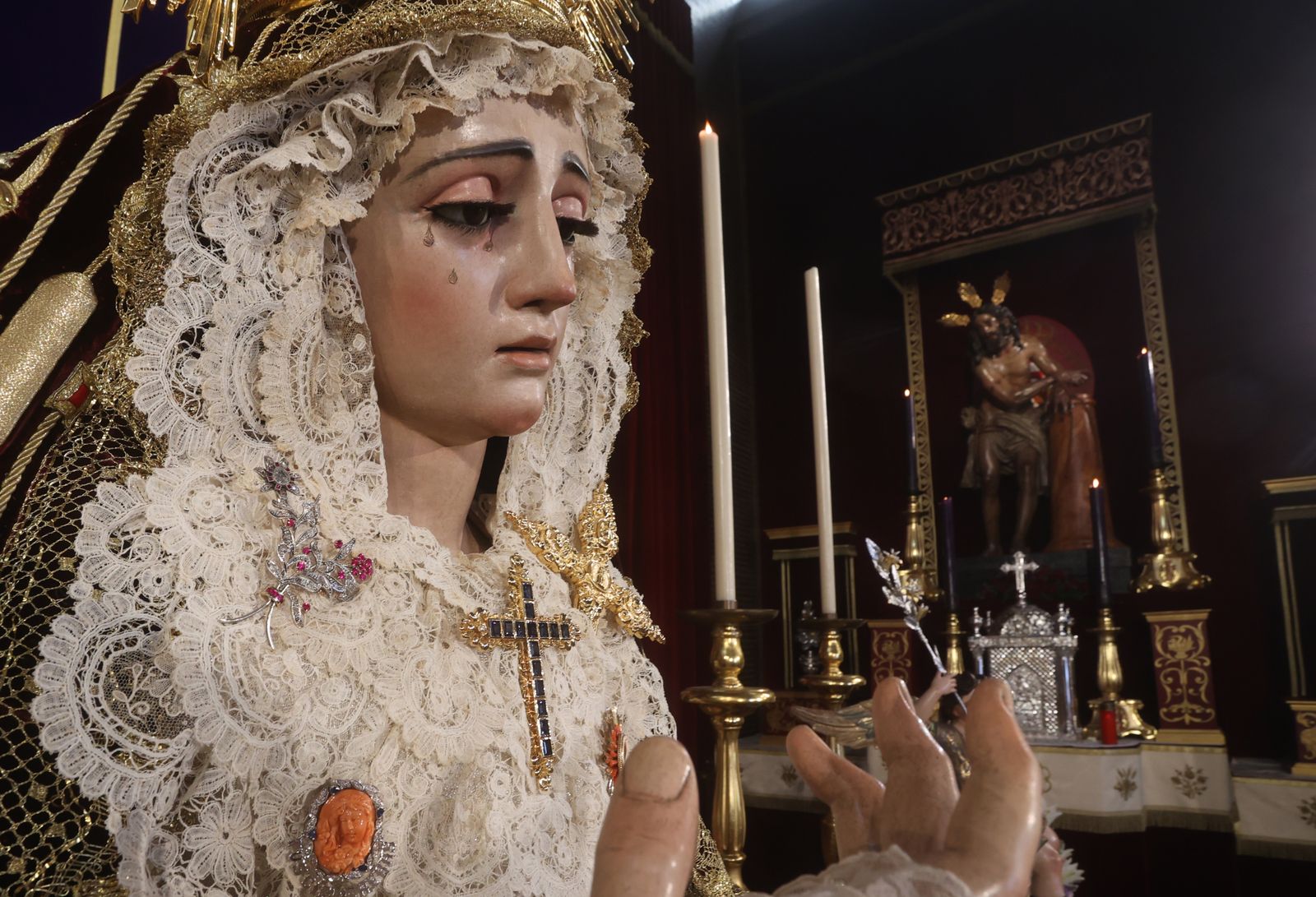 Las impresionantes imágenes de la Virgen de la Victoria en su besamanos