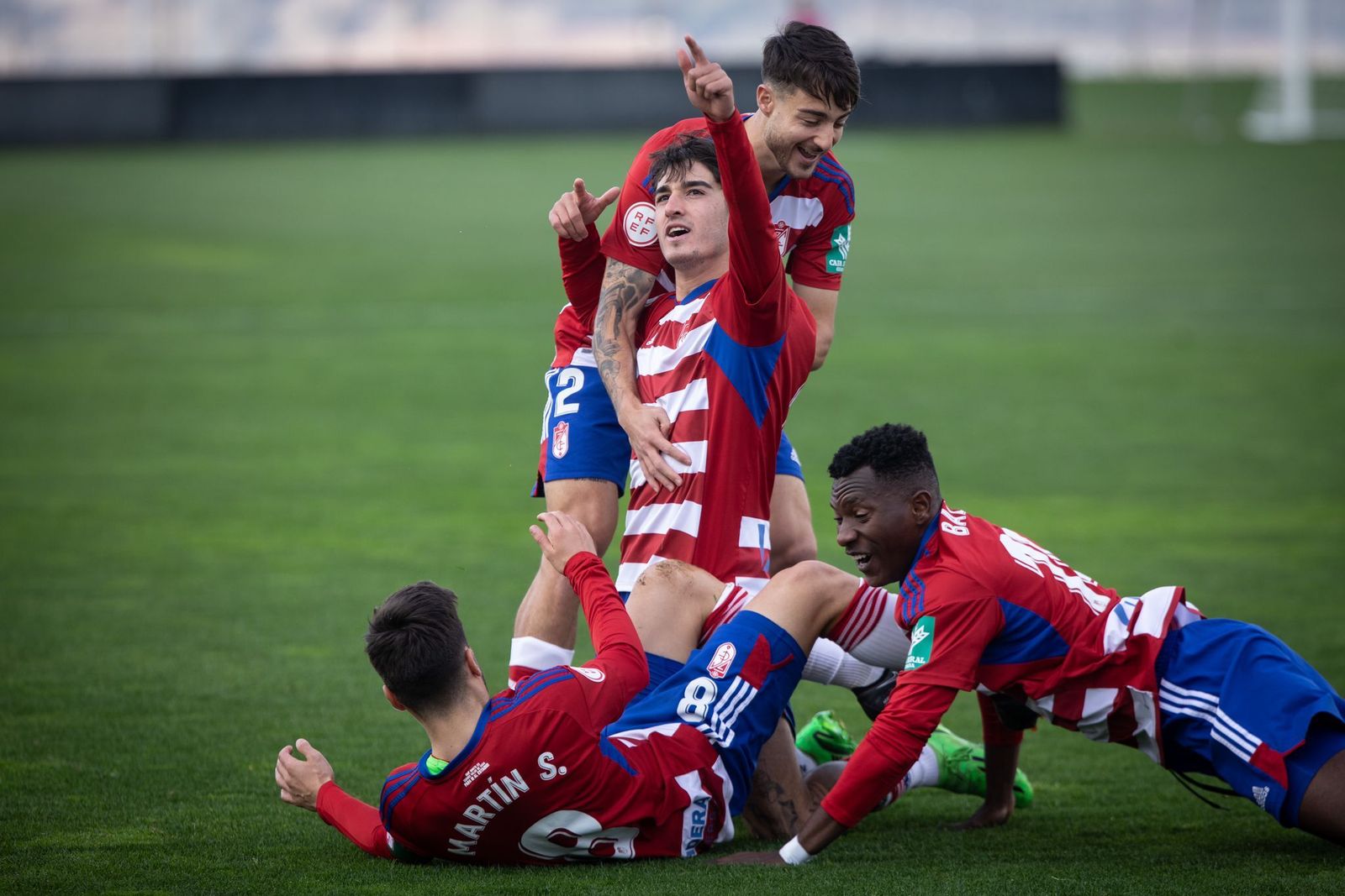 'Julito' celebra su tanto.