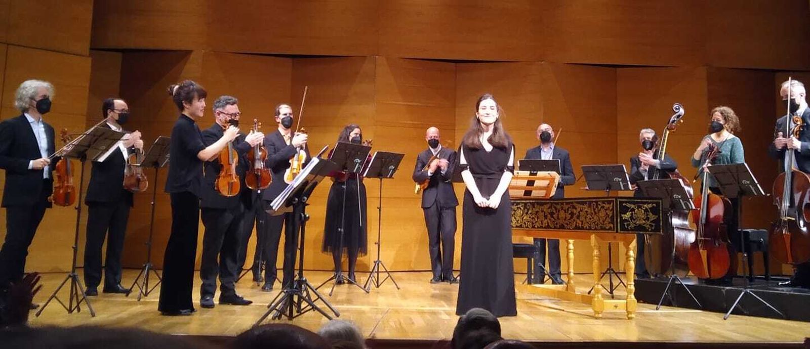 Irene González arropada por la Orquesta Barroca de Sevilla.