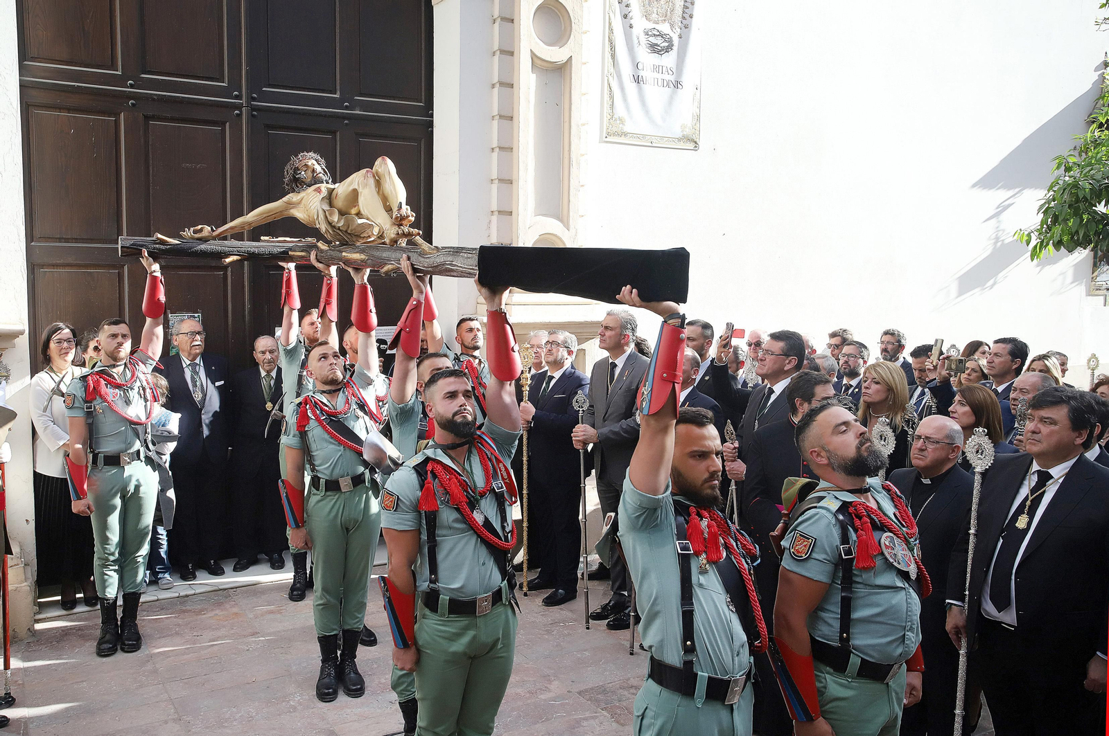 Sábado de Pasión: Imágenes de La Legión con el Cristo de la Vera+Cruz