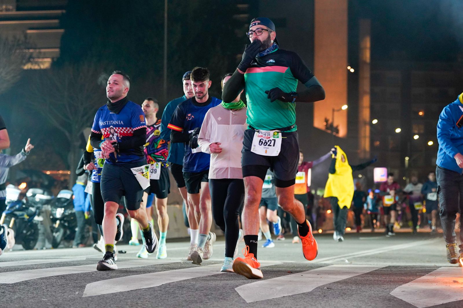 En imágenes: búscate en tu llegada a meta de la Carrera de San Antón 2026 (12)