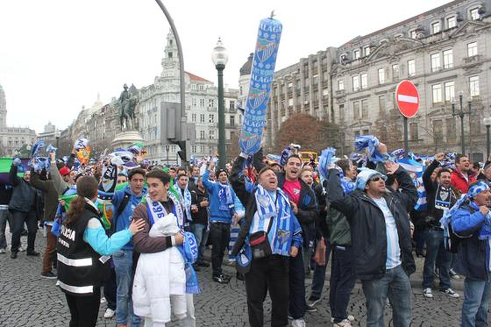 Malaguistas en la plaza de la Libertad

Foto: J. L. Malo
