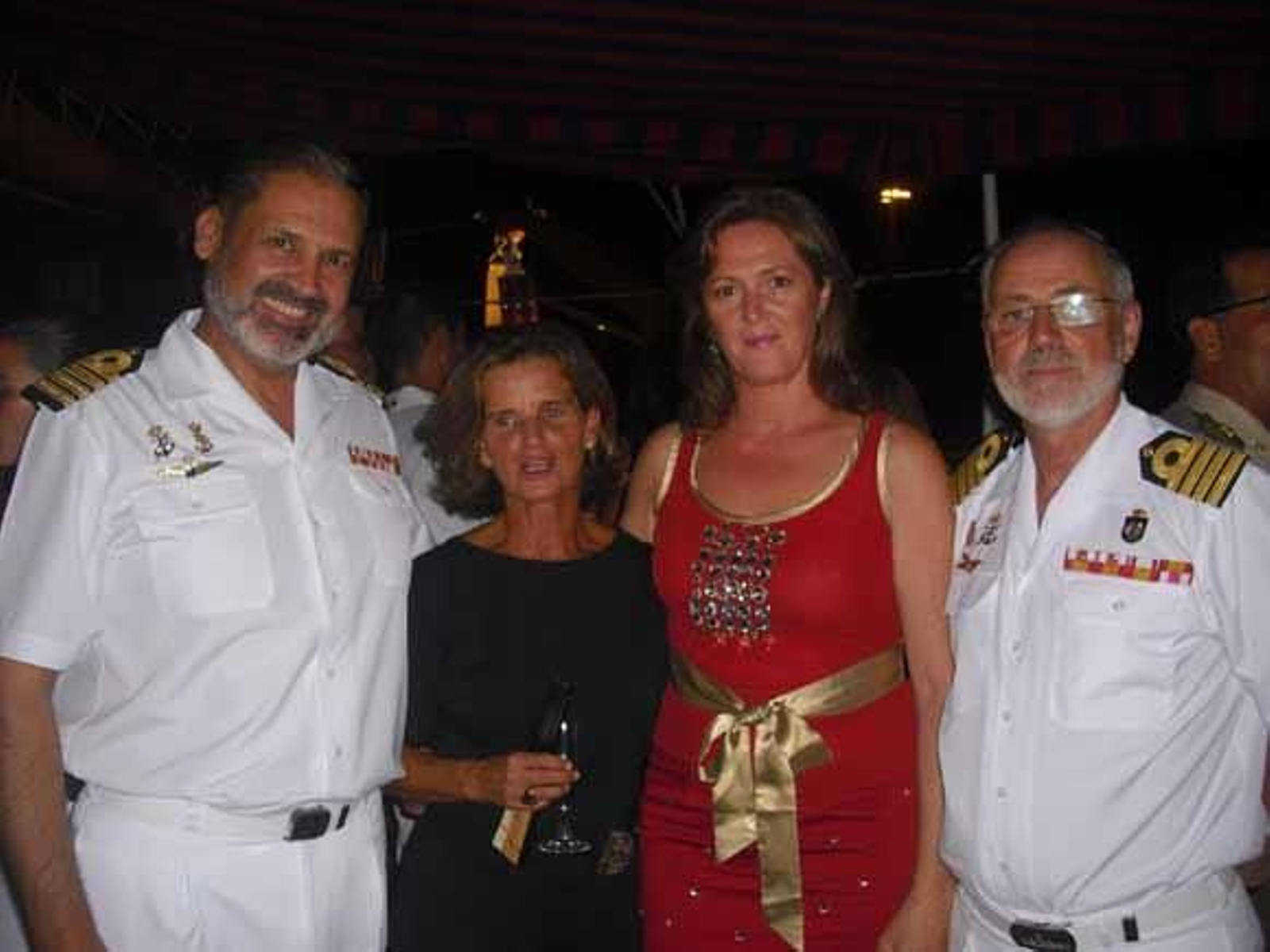 El subdelegado de Defensa, Vicente Ortells, y José María Lavilla, del Estado Mayor de Defensa, entre otros.

Foto: Gema Amil