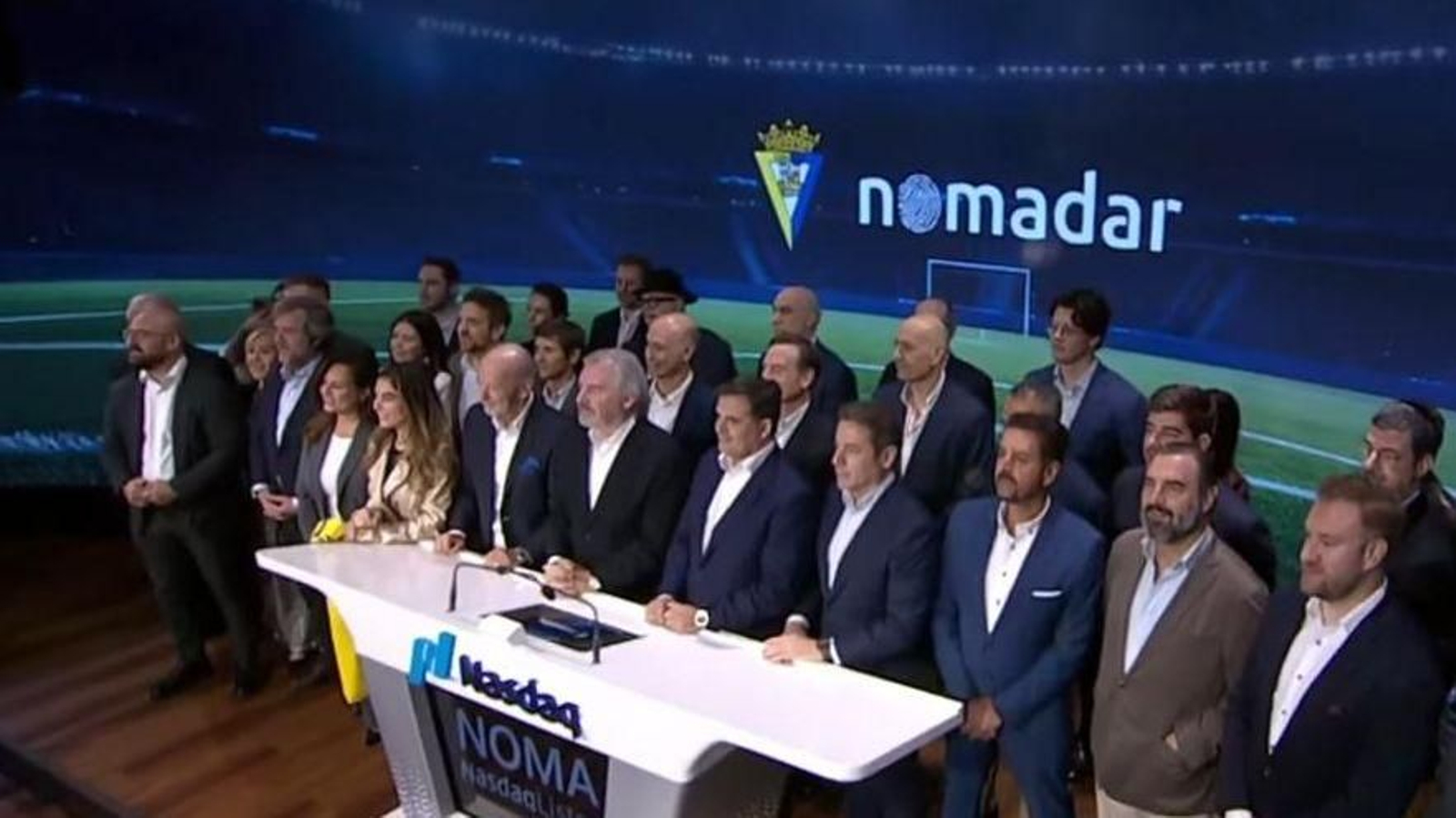 Una imagen de la salida a bolsa de la filial del Cádiz C.F., el pasado viernes, con Beardo y Caraballo presentes.