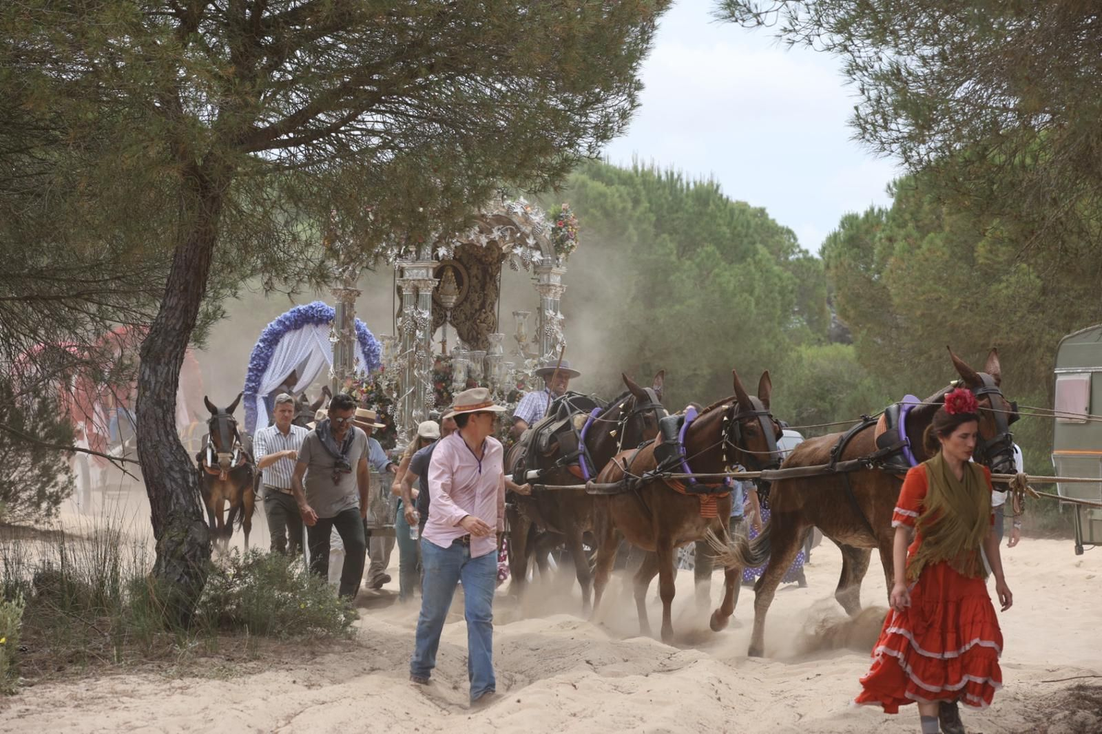 Imágenes de la Hermandad del Rocío de Jerez el jueves por el Coto