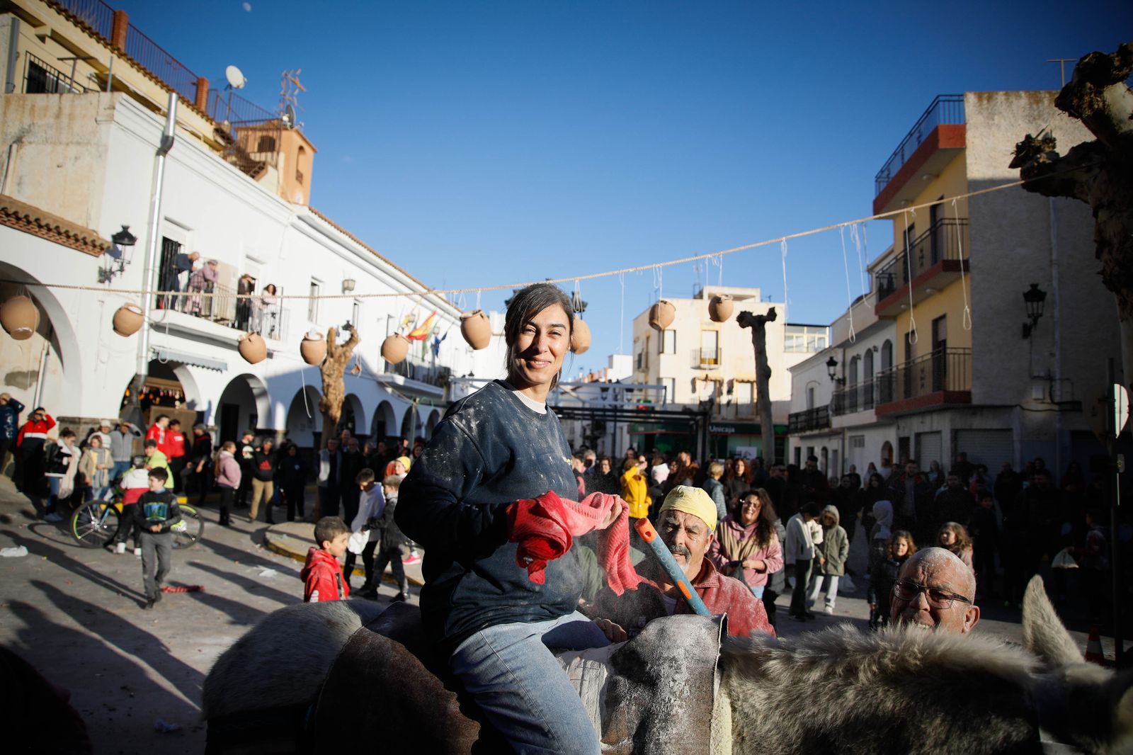 Las mejores imágenes del cierre de fiestas en Fiñana con "Las Ollas"