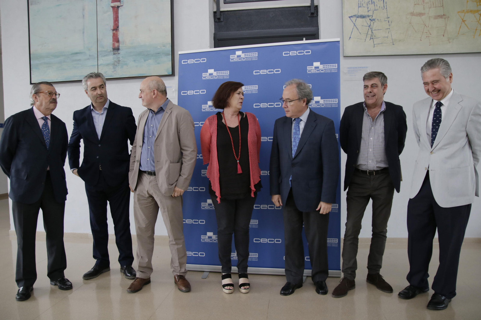 Díaz, en el centro, con directores de centros de congresos de Granada, Cádiz y Málaga. Díaz, en el centro, con directores de centros de congresos de Granada, Cádiz y Málaga.
