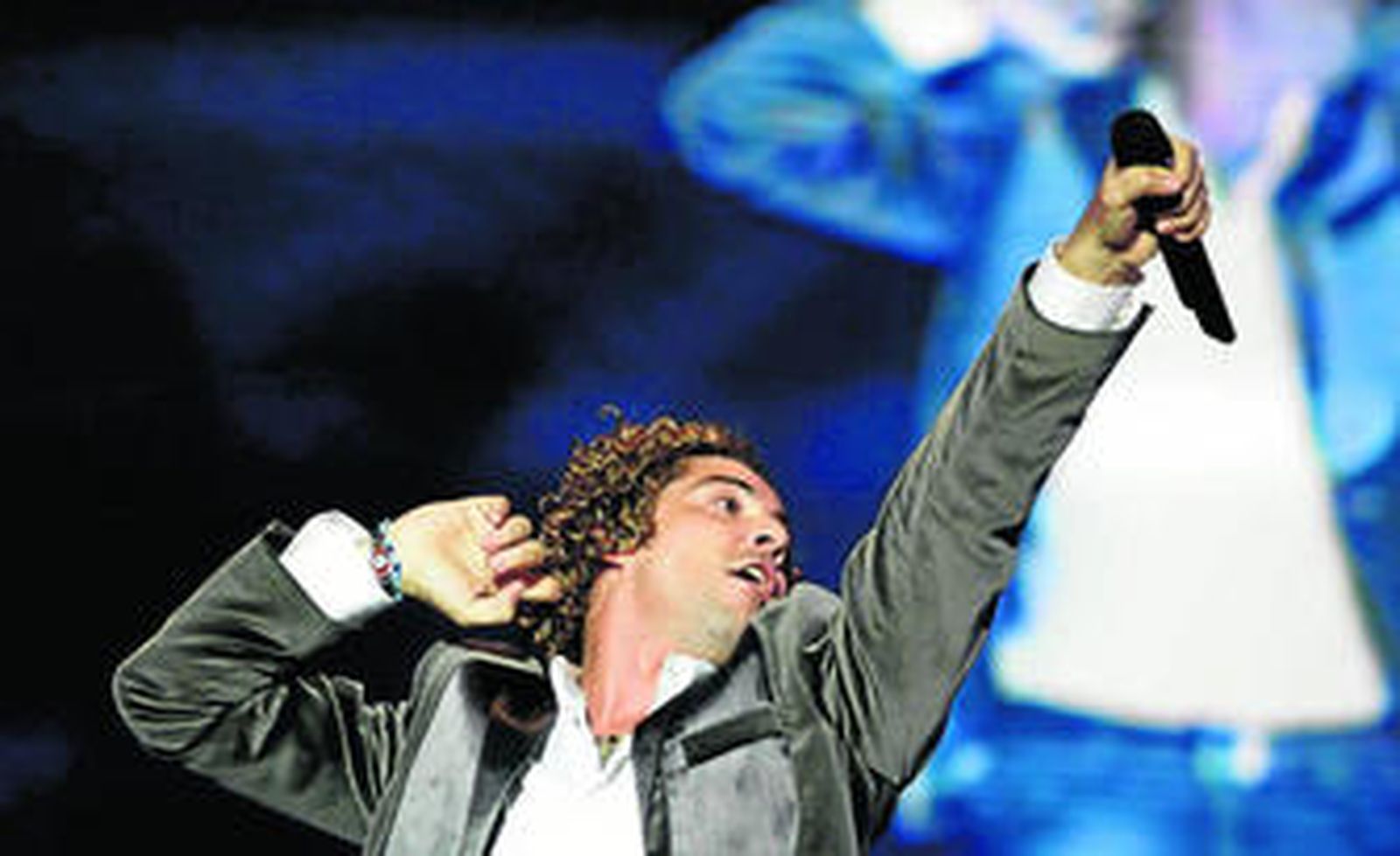 David Bisbal invita al público a cantar, en una imagen de archivo.