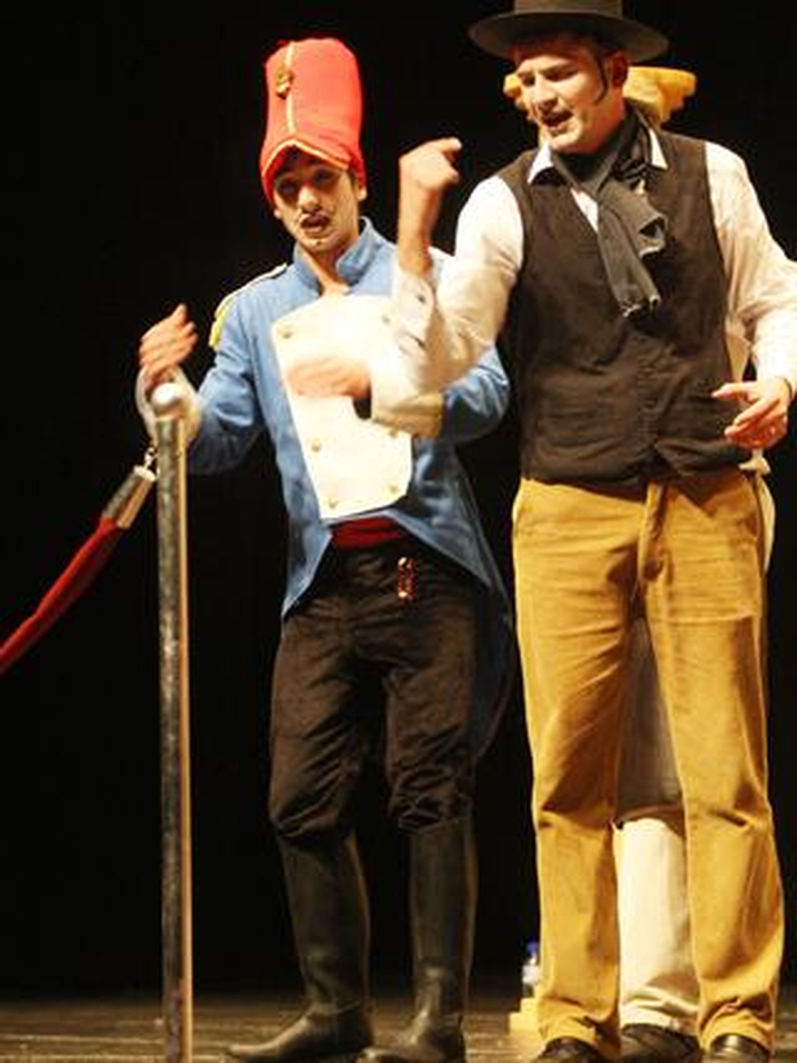 La comparsa de Algeciras 'El desván del Carnaval'

Foto: Paco Guerrero