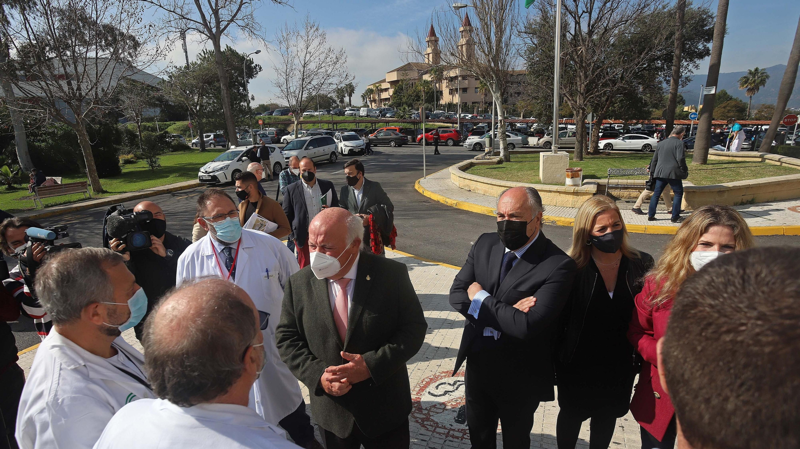Visita de Jesús Aguirre al hospital Punta Europa en Algeciras