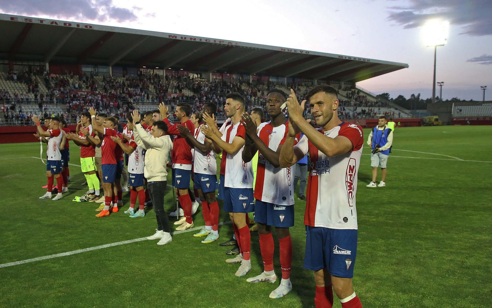 La celebración por la permanencia del Algeciras CF en imágenes
