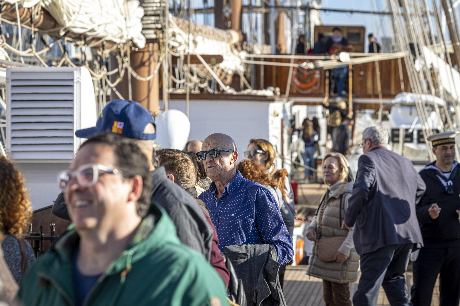 Imágenes de las visitas al buque 'Juan Sebastián del Elcano' en Cádiz
