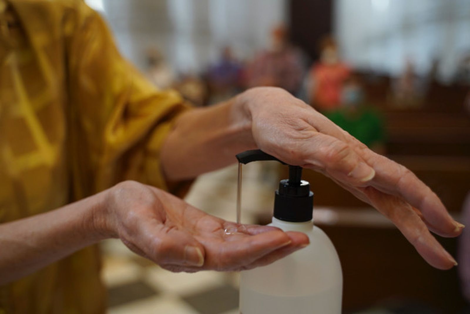 Fotos: La Catedral de Granada vuelve a celebrar misa