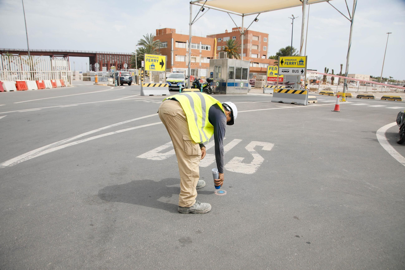 Las imágenes del derribo de la valla del Puerto, entrada de Muelle de Levante y Ribera I de Almería