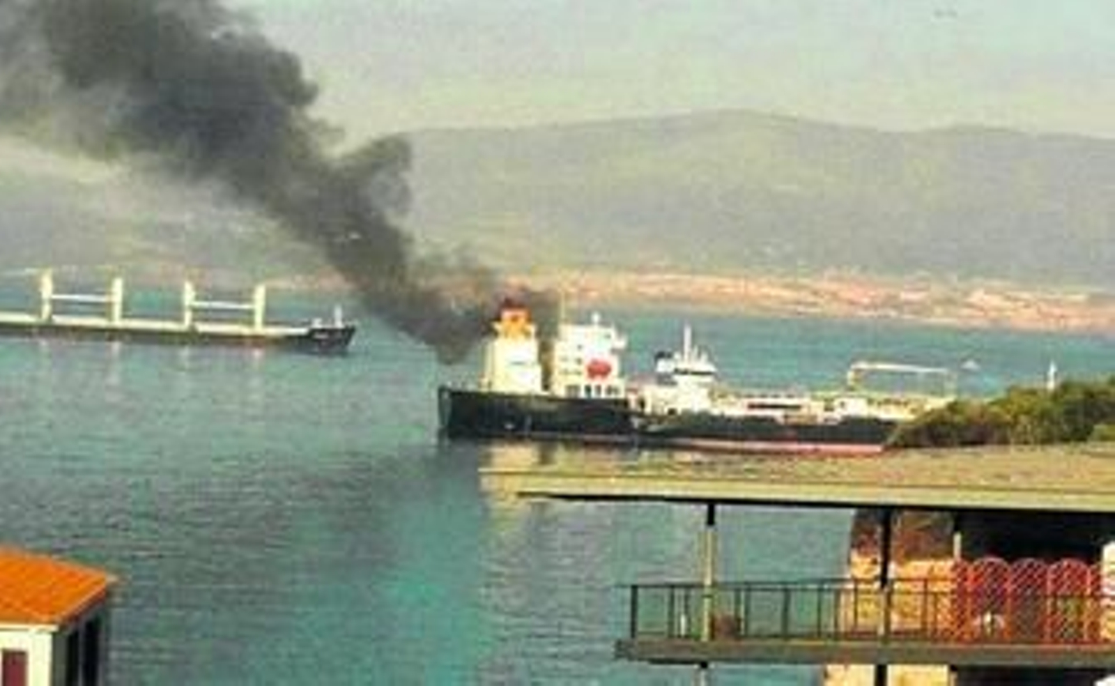 El barco en el que explotó la caldera de agua.