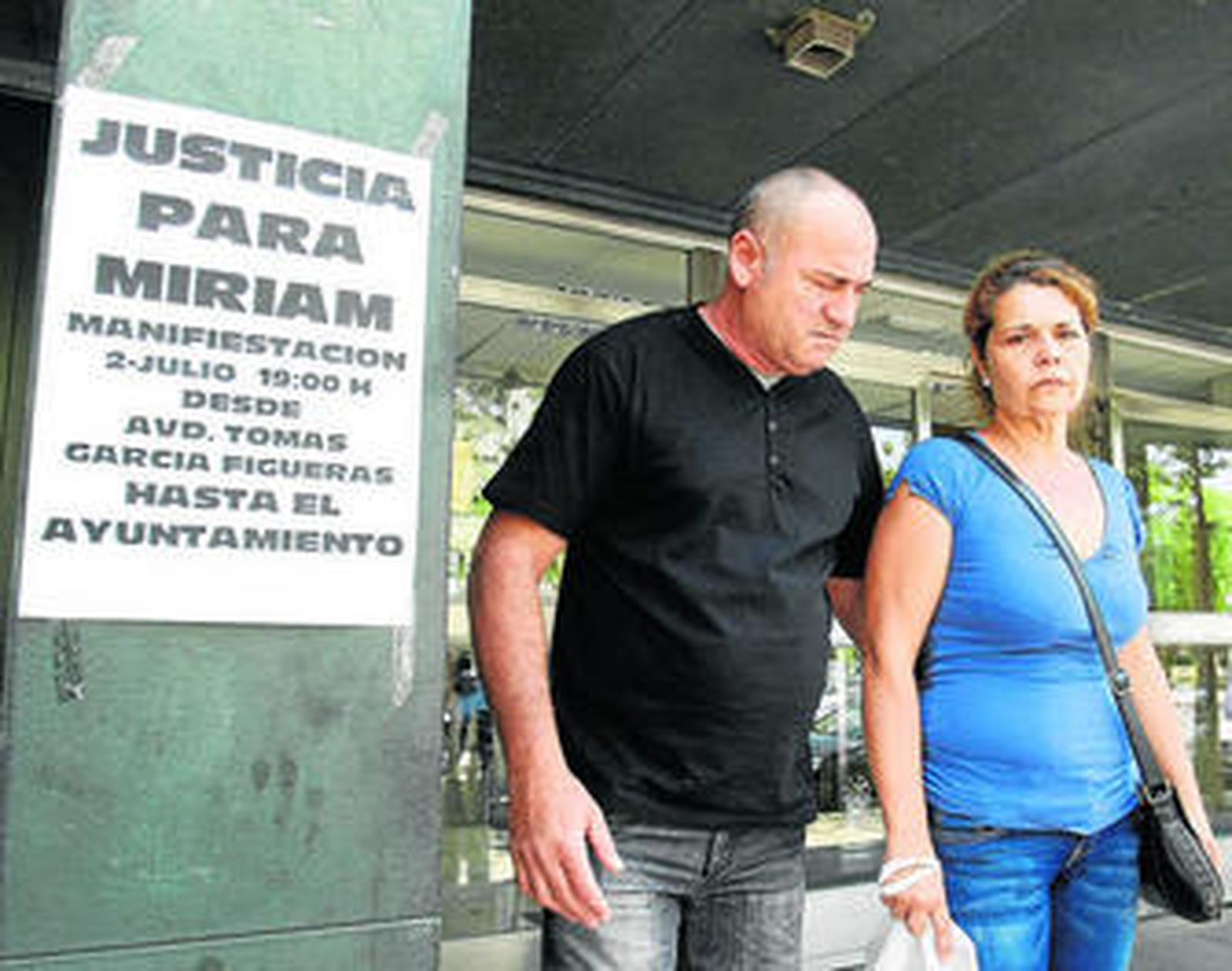 Los padres de Miriam Tamayo salen del Juzgado de García-Figueras tras declarar.