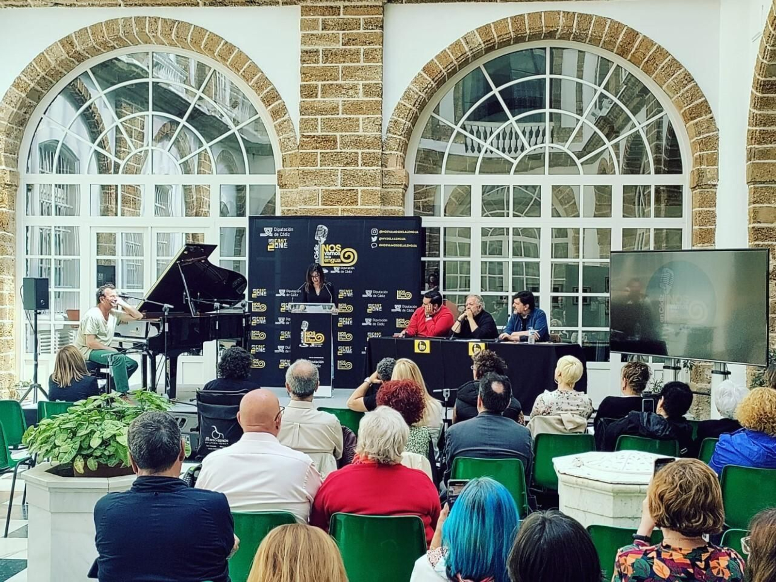 Un momento de la actividad 'En Cádiz nos vamos de la lengua' en la Diputación