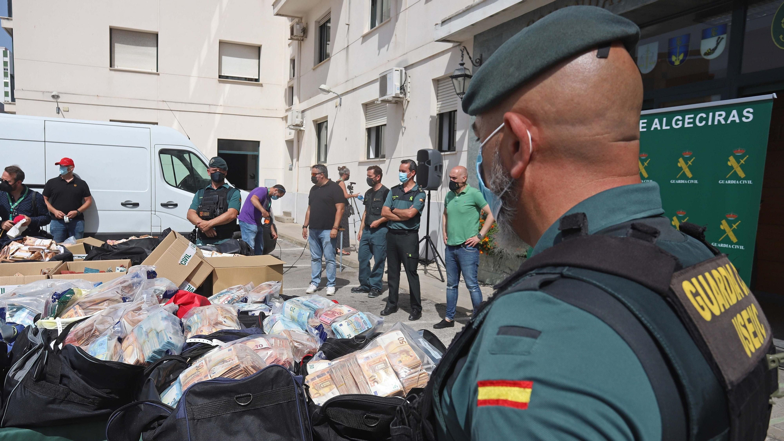 Fotos del dinero incautado en la operación Jumita de la Guardia Civil en Algeciras