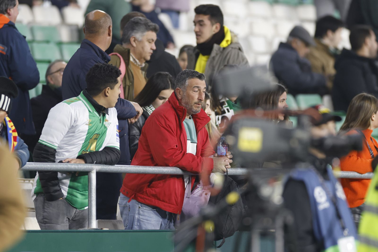 Búscate en las fotos del Betis-Barcelona
