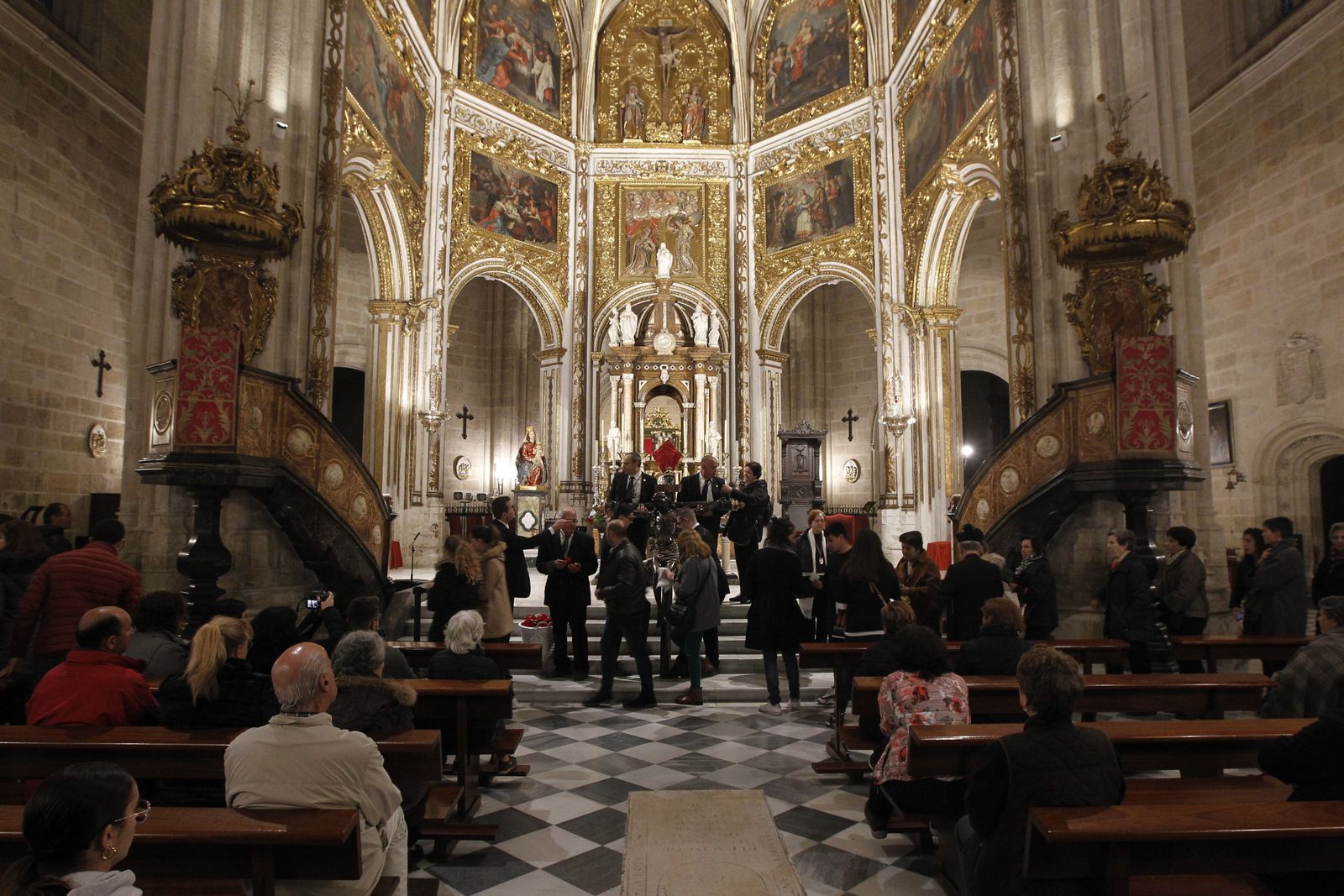 Imágenes Via Crucis Santo Cristo de la Escucha. Semana Santa Almería 2019